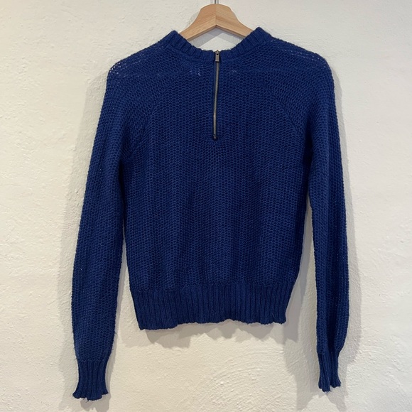 Knitted long sleeve blue shirt size small - Picture 4 of 6